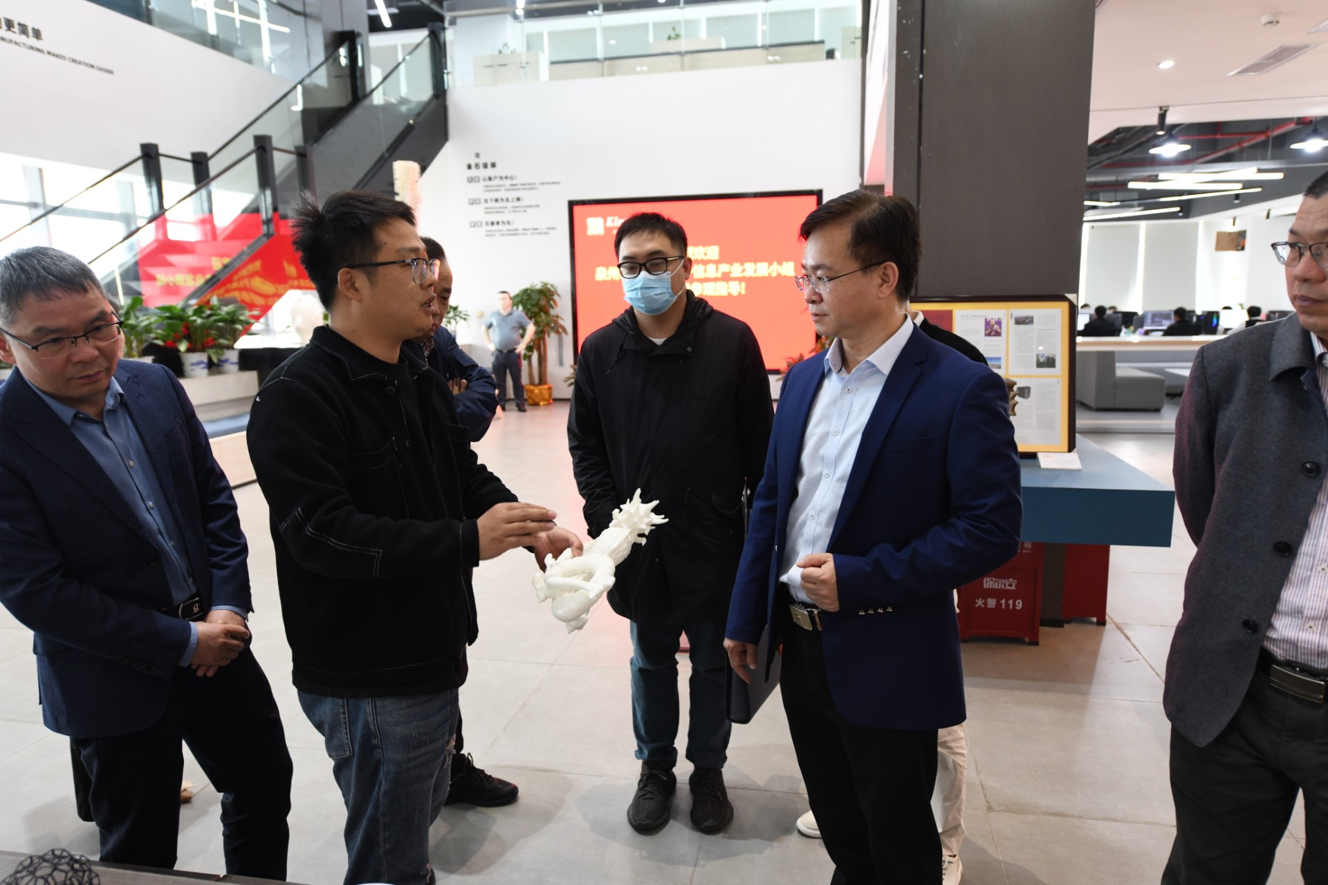 促協(xié)作，謀發(fā)展！泉州市洛江區(qū)電子信息產(chǎn)業(yè)發(fā)展小組蒞臨金石三維參觀調(diào)研