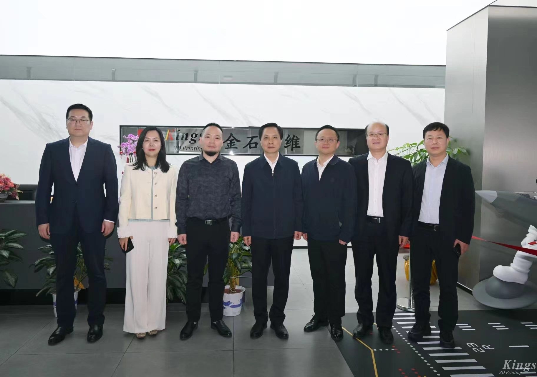 咸陽市委書記夏曉中一行蒞臨金石三維考察調研，暢談增材制造產業(yè)化機遇